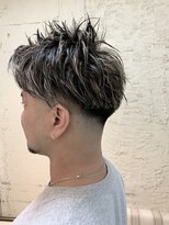 ペネロープ(Penelope)&nbsp;シルバーアッシュ×ツーブロックフェードスタイル　担当 RYO