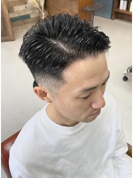 アール(hair salon R.) 『R.』の2ブロ七三フェードスタイル