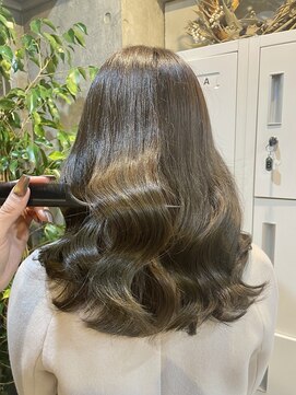 カリーナコークス 原宿 渋谷(Carina COKETH) オリーブベージュ/インナーカラー/ダブルカラー/レイヤーカット