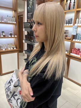 ピークアブー アヴェダ アトレ恵比寿(PEEK-A-BOO AVEDA) 切りっぱなし　ブロンドベージュ　前髪あり　髪質改善
