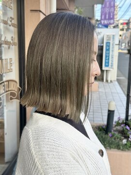 ヘアーデザイン ジュモク(Hair Design Jumoku) オリーブベージュとぱつんボブ