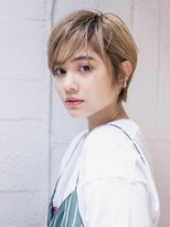 ピズムハク(PISM hak)&nbsp;耳だしショート/こなれヘア/ブリーチオンカラー/斜めバング