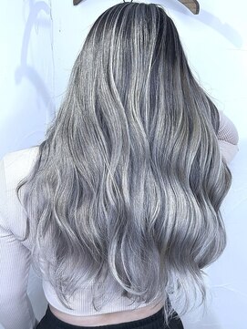 ブレイズヘアー(BLAZEhair) ホワイトベージュバレイヤージュ×ブリーチ２回