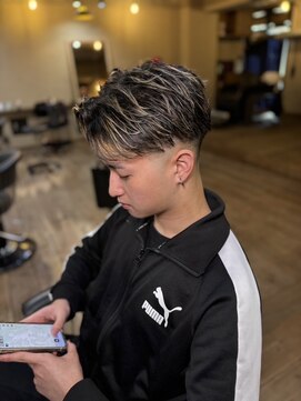 ミオ リベル(Mio'' LIBER) 毛流れセンターパート×ハイライト