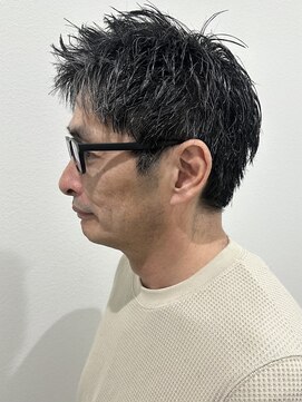 ヒュイル バイ ニアウ(Hwyl by Niau) メンズショートアップバング刈り上げなしツーブロックなし