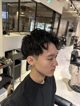 フランクスバーバーザスタンド(Frank’s barber the stand) メンズナチュラルアップバングパーマスタイルT