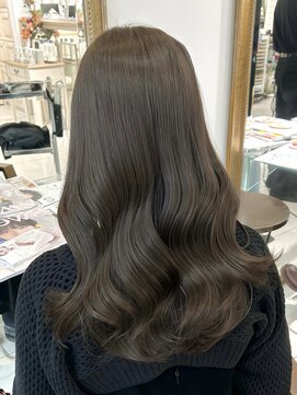 アマトウキョウ アユンチェ(AMA TOKYO×AYUNCHE) オリーブグレージュ  グレージュ  透明感カラー