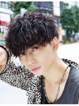 アストラ(ASTRA) MEN’S HAIR/波巻きツイストスパイラル/リバースセンターパート