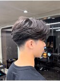 テーパーフェードニュアンスパーマ刈り上げセンターパートメンズ