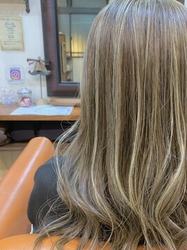 ヘアーデザイン ジュモク(Hair Design Jumoku) ガッツリハイライト！