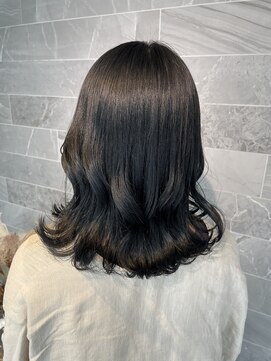 ジル アンク(Jill ankh) 《Jill ankh 姫路駅前》ブルーブラック×愛されミディ