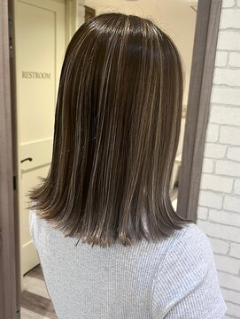 トーン(TONE) 外国人風カラー/筋感ハイライトアッシュ/10代20代30代