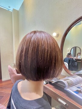 エルサフィロ ヨドヤバシ(el zafiro yodoyabashi) 暖色ベージュ×ミニボブ ヘルシースタイル/40代