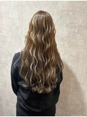 大人の余裕を感じるルーズウェーブロング×艶カラー/ハイライト