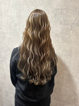 ヘアーワークス ボナ(HAIR WORKS bona.) 大人の余裕を感じるルーズウェーブロング×艶カラー/ハイライト