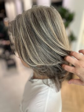 ステア ケース(stair case) 白髪と褪色を活かした白髪ぼかしグレージュ