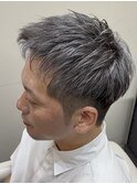 40代を超えてきた白髪ヘアに似合うツーブロックヘア