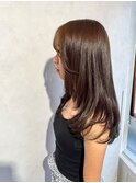 顔周りを包み込むハッシュカットレイヤー