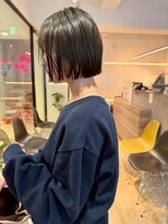 シーン バイ ラッド(SCENE by RAD)&nbsp;小顔盛りレイヤー入りショートボブスタイル顔まわりカット艶感