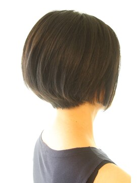 レウナ 外苑前(Reuna) 【３０代・４０代・５０代】黒髪でも綺麗な丸みボブ