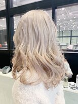 ホワイトベージュ_ローライトスリークボブ厚めバング_ba286203