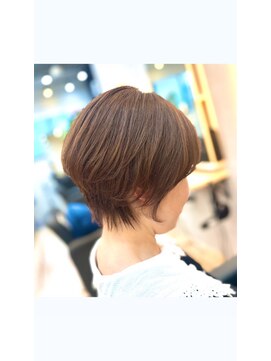 アグ ヘアー ナッツ 秦野店(Agu hair nuts) 30代40代50代 白髪ぼかし×ショート くびれ 秦野ショートヘア