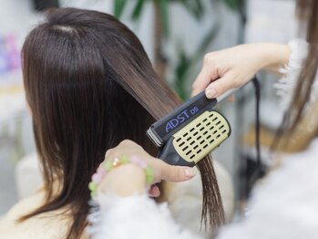 ロータス(Lotus)の写真/ダメージを最小限に抑えたLotusこだわりの縮毛矯正！ナチュラルな仕上がりで艶感のあるストレートヘアに◎