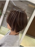 ショート×ベージュ系ハイライトカラー