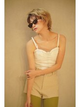 透明感ハイトーン×抜け感ショートでつくる大人可愛いスタイル