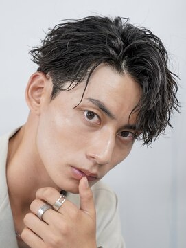 フィフス 大分(fifth) 大分ツイストスパイラルパーマメンズカットセンターパートゆるめ