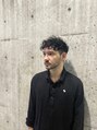 エープラス(A+) 癖毛をパーマ風に活かした大人のショートスタイル