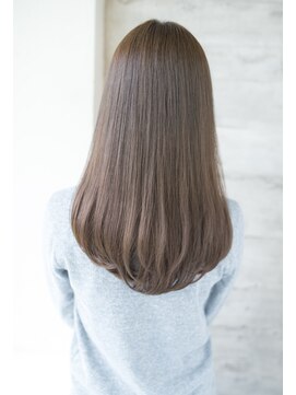 ソワリー 栄(THOiRY) 小顔カットが得意なスタイリストby坂元