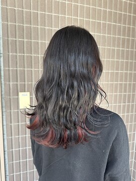 エン(en) レイヤーカットインナーカラーレッドカラー