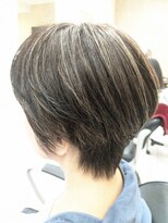 ヘアーデザインムーヴ(Hair design MOVE)&nbsp;白髪ぼかしハイライト　明るい白髪染め　ショート