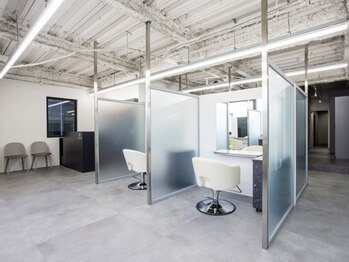 江坂駅前ジエクトアイロ 白髪ぼかしハイライト/脱白髪染め/髪質改善イルミナカラー