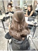 20代30代レイヤーカット 透明感カラーくすみベージュ 顔まわり