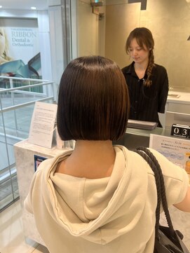 ザザ 高田馬場(ZA/ZA) 艶感重視のコンパクトボブ