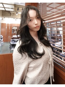 クヴェル バイ アーバン(KVELL by urban.) 名古屋顔周りレイヤーカット/透明感カラー/髪質改善/縮毛矯正