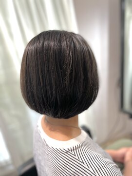 ツムグ 代官山店(TUMUGU) 白髪ぼかしパープルブラックミントアッシュ×小顔ショートボブ