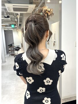 シェノン(Chainon.) グレージュ　ポニーテール　グラデーションカラー　博多