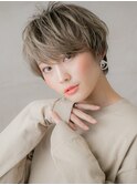 ホワイトグレージュハイライトフェザーショートX大宮20代30代