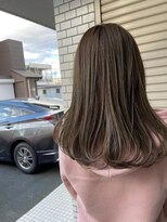 アイリス(IRIS)&nbsp;グレージュ切りっぱなしボブ前髪ありミニボブミルクティベージュ