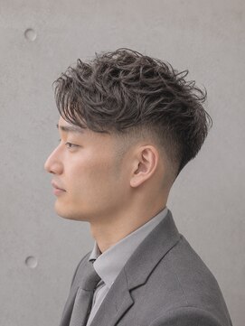 ギミック 自由が丘(gimmick) ビジネスカジュアル スキンフェードカット パーマスタイル