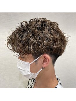 トム(TOM)の写真/SNSでも話題の『波巻きスパイラルパーマ』あなとの゛なりたい″を叶える理想のスタイルへ!
