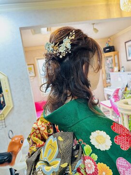 美容室 ティンカーベル ゆるふわハーフアップ