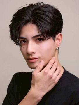 メンズサロン キング 心斎橋店(Men’s salon K!ng) フェザーショートアップバングセンターパートメンズハイライト