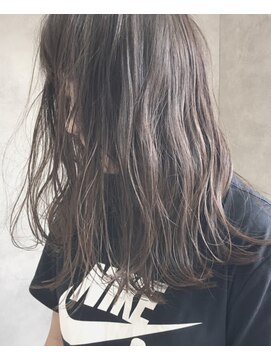 クロックレス (CLOCKLESS) 透明感グレージュ　×　ラフウェーブ