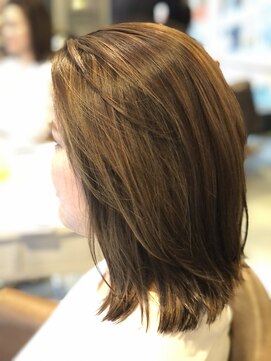 シェリ ヘアーアンドメイク(Cherie hair＆make) 立体感のあるストレートミディアム