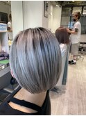 プラチナホワイトのバレイヤージュ＋ショートボブ♪朝長