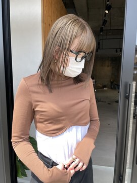 リラ(rila) ミディアムヘア